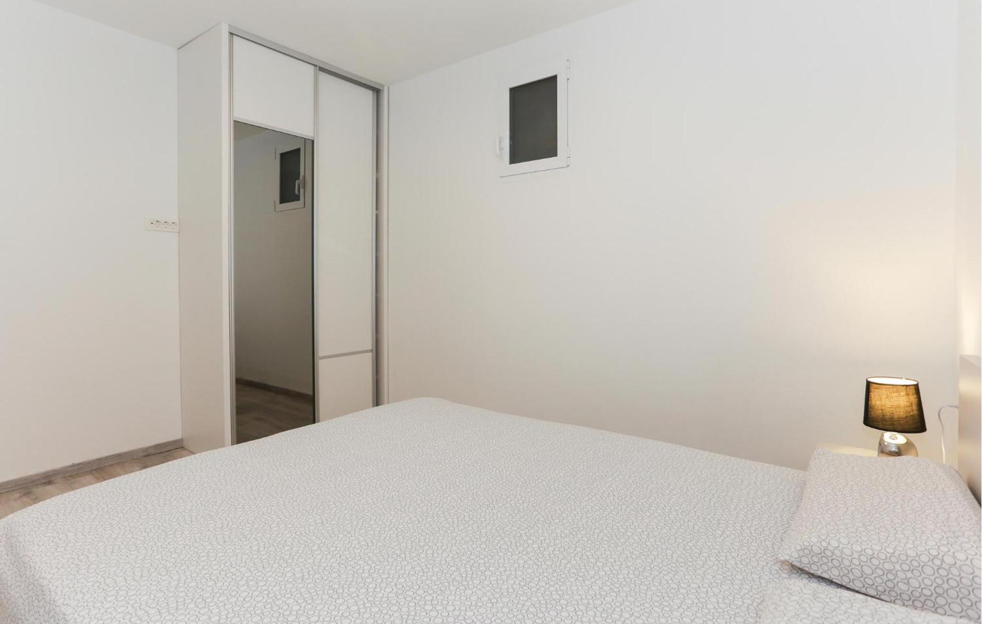 Cozy Apartment In Solin With Kitchen Экстерьер фото