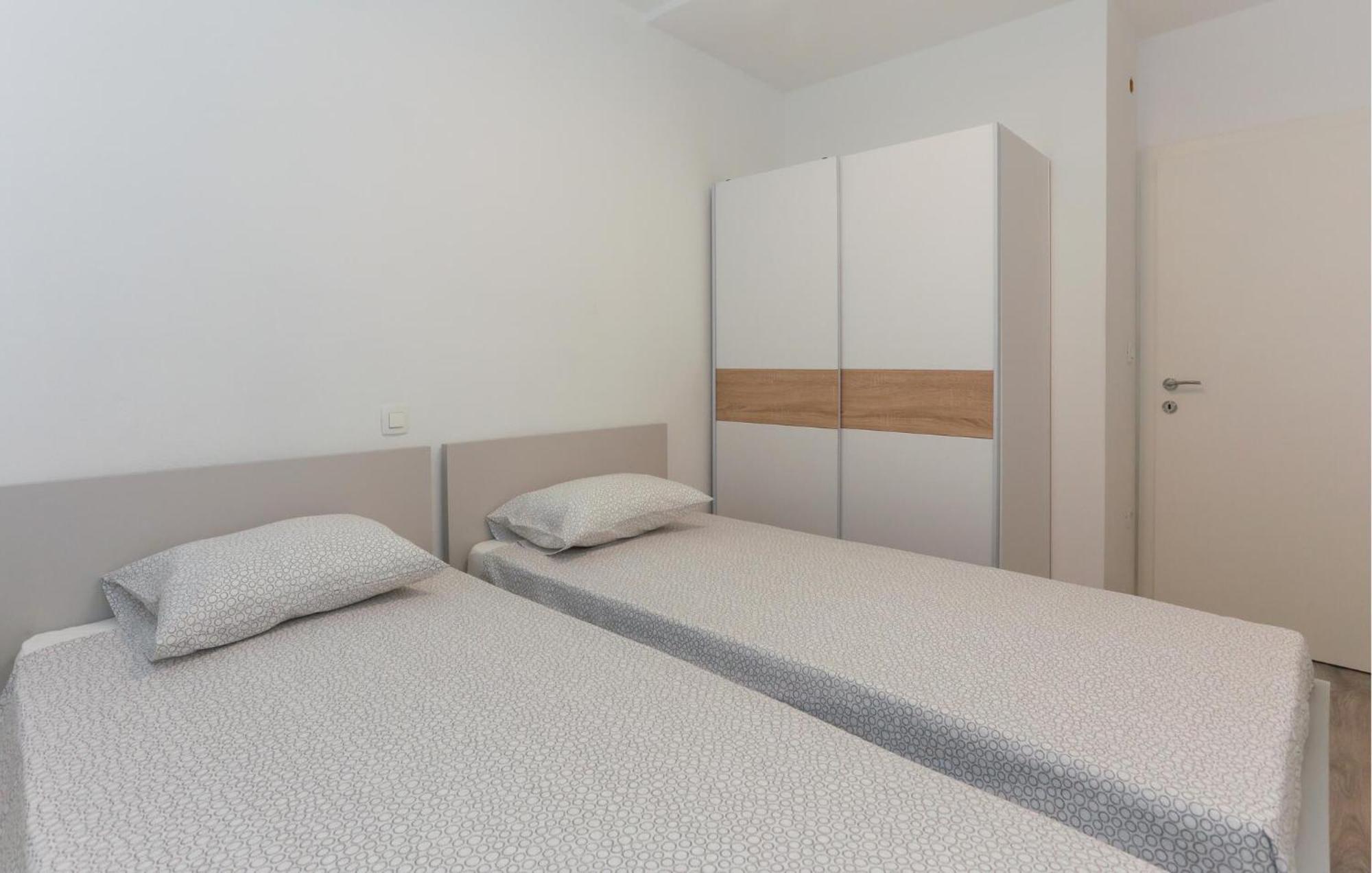 Cozy Apartment In Solin With Kitchen Экстерьер фото