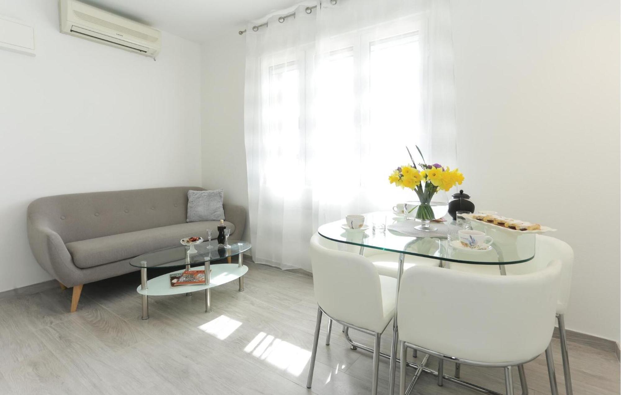Cozy Apartment In Solin With Kitchen Экстерьер фото